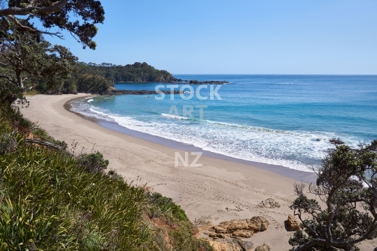 Otamure Bay in Whananaki, Northland, NZ - Beach behind the scenic reserve Whananaki coast camping ground